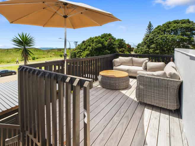728 Papamoa Beach Road, Papamoa Beach