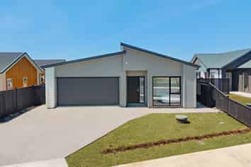 9 and 13 Arahi Road, Clevedon