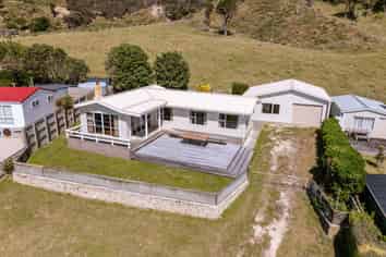 879 Mataikona Road, Mataikona