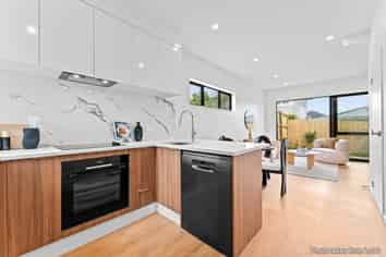 2/58 Waipani Road, Te Atatu Peninsula