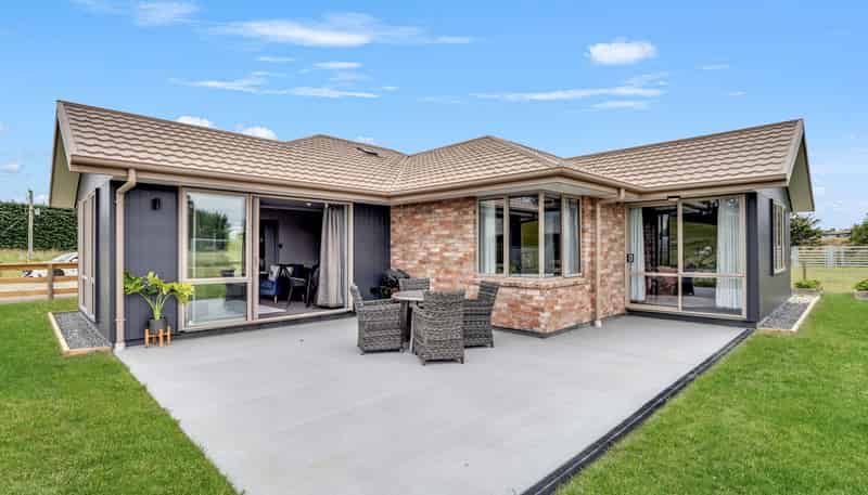 33B Devils Bridge Road, Weston