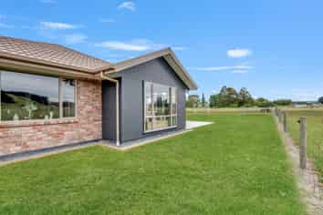 33B Devils Bridge Road, Weston