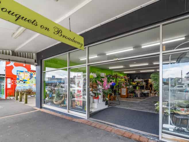 ESTATE SALE - MULTI-TENANTED FREEHOLD OPPORTUNITY
