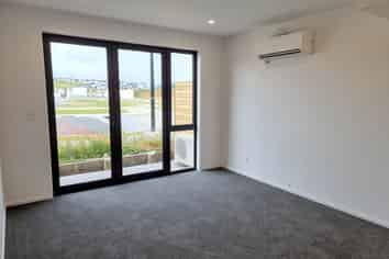 1/4 Unga Place, Beachlands