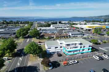 Well located, large office space with easy parking