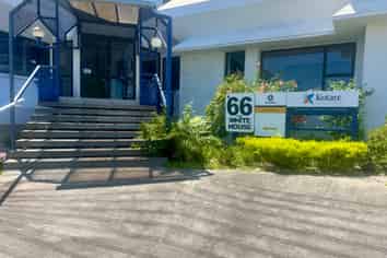 Well located, large office space with easy parking