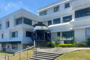 Well located, large office space with easy parking