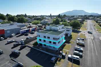 Well located, large office space with easy parking