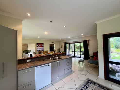 1019  Southland Road, Raureka