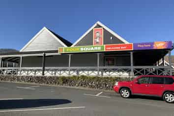 Supermarket-anchored investment