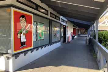 Supermarket-anchored investment