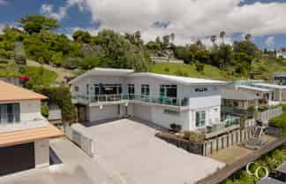 210 Castlewold Drive, Bethlehem