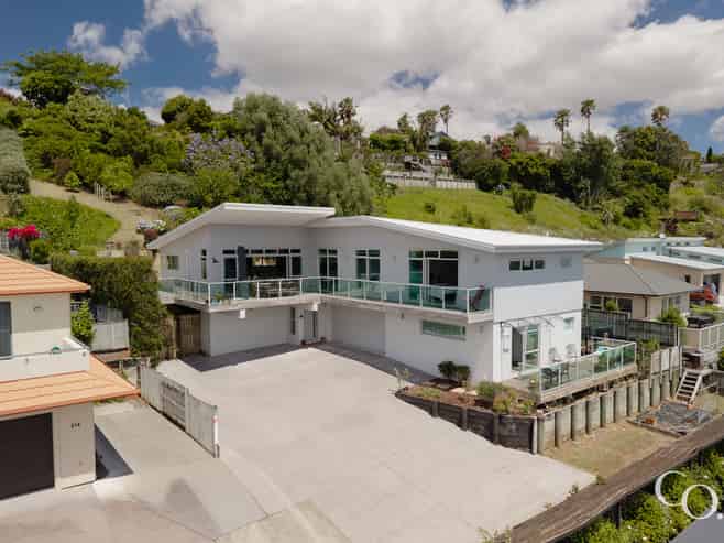 210 Castlewold Drive, Bethlehem