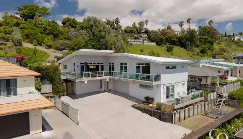 210 Castlewold Drive, Bethlehem