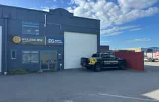 Office and Warehouse - Premium Mount Location