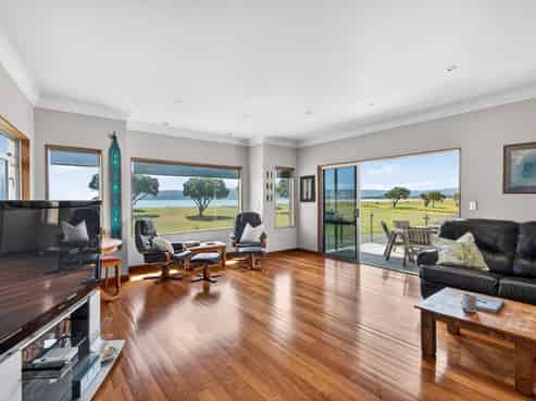 22 Pohutukawa Drive, Mahia