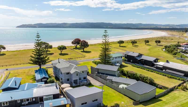 22 Pohutukawa Drive, Mahia