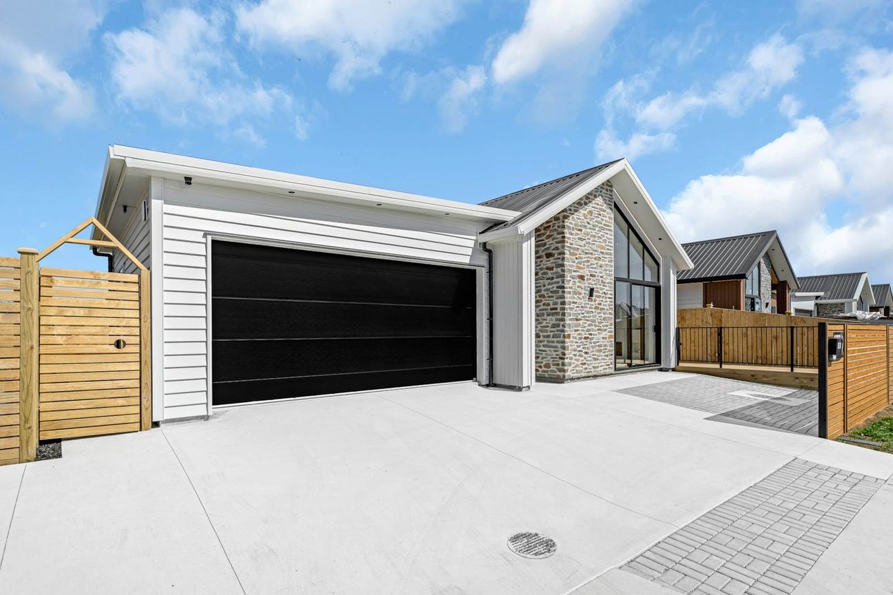 Multigenerational Living, 2 Kitchens & 2 Masters - Ansicht 2
