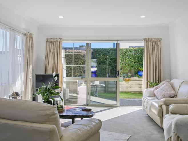 26 Lakeridge Close, Rangatira Park