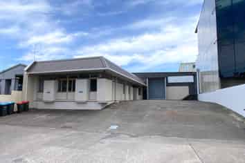 677SQM Cost-Effective Mt Eden Warehouse + 13 Car Parks