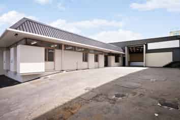 677SQM Cost-Effective Mt Eden Warehouse + 13 Car Parks