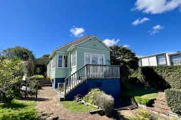 6 Dunkirk Terrace, Mount Albert