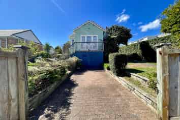 6 Dunkirk Terrace, Mount Albert