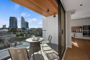 10/12 Burns Avenue, Takapuna