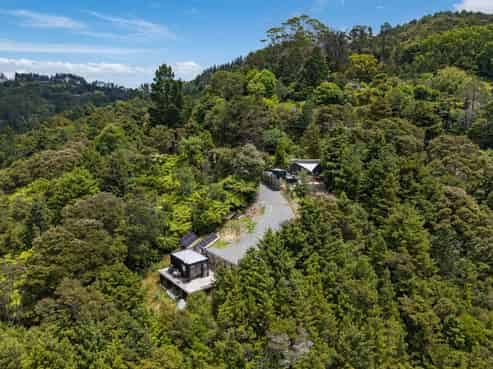 1504  Russell Road, Oakura Coast