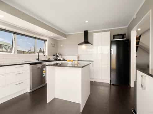 96B  Racecourse Road, Waiuku