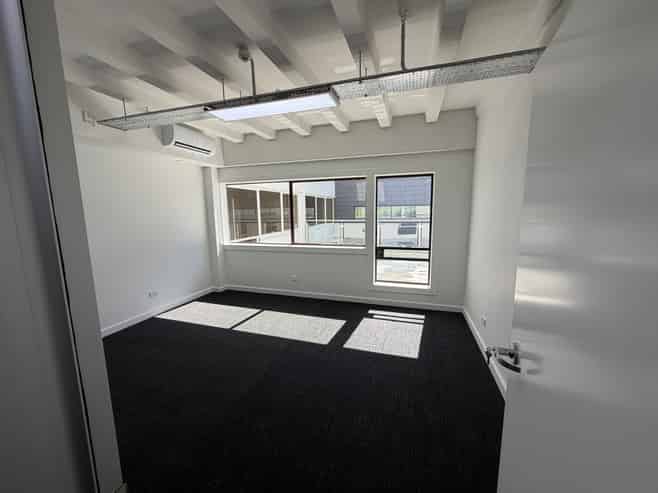 Small Office in Newly Refurbished Building