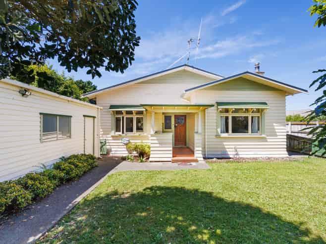 24 Rainforth Street, Roslyn