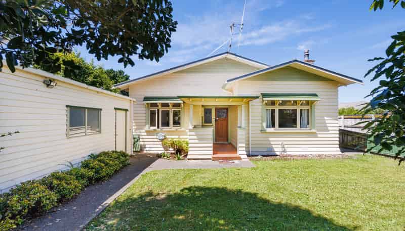 24 Rainforth Street, Roslyn