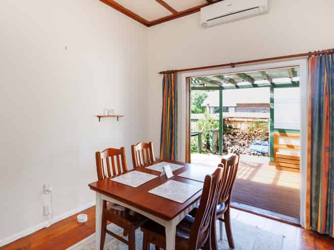 24 Rainforth Street, Roslyn