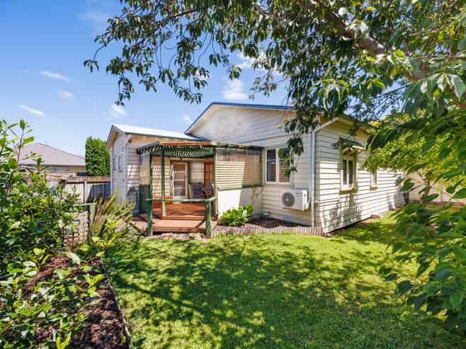 24 Rainforth Street, Roslyn