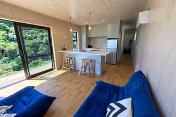 1000A Thames Coast Road, Kereta