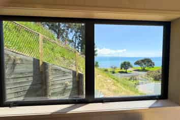 1000A Thames Coast Road, Kereta