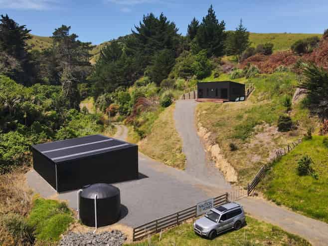 1000A Thames Coast Road, Kereta