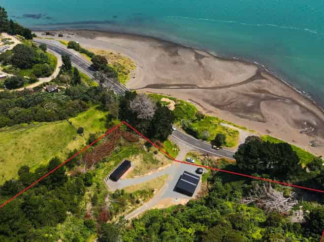 1000A Thames Coast Road, Kereta