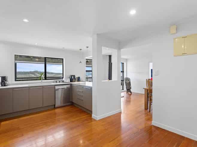 6 Grandview Road, Stanmore Bay