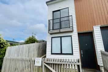 5/1 Sylvan Crescent, Te Atatu South