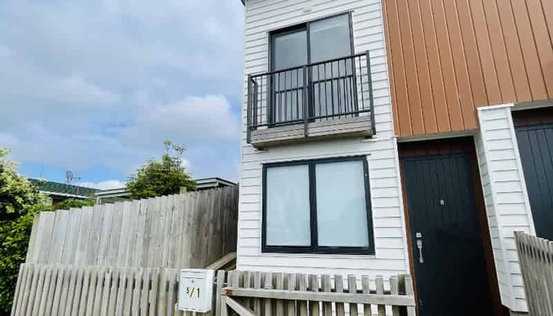 5/1 Sylvan Crescent, Te Atatu South
