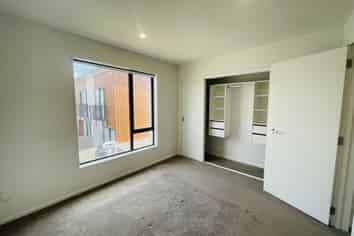 5/1 Sylvan Crescent, Te Atatu South