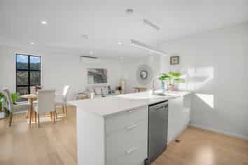 24/200 Knights Road, Central Hutt