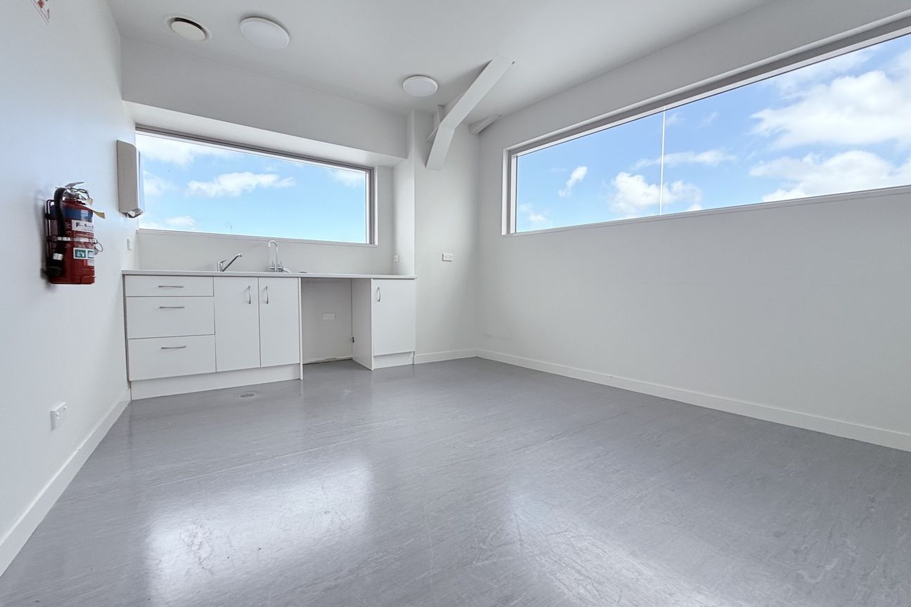 High Profile Penrose Site | 325 m² - More