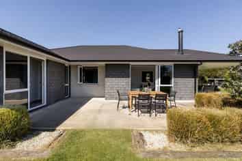 266 Lakes Boulevard, Pyes Pa