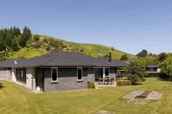 266 Lakes Boulevard, Pyes Pa