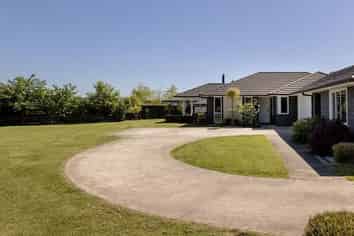 266 Lakes Boulevard, Pyes Pa