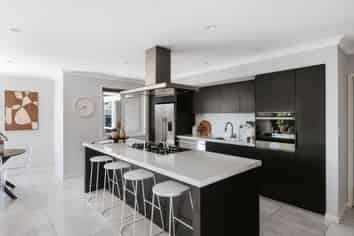 266 Lakes Boulevard, Pyes Pa