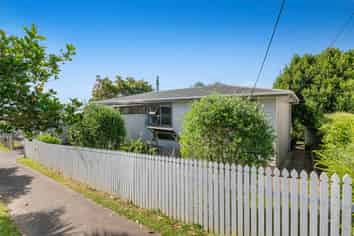 6 Karaka Street, Helensville